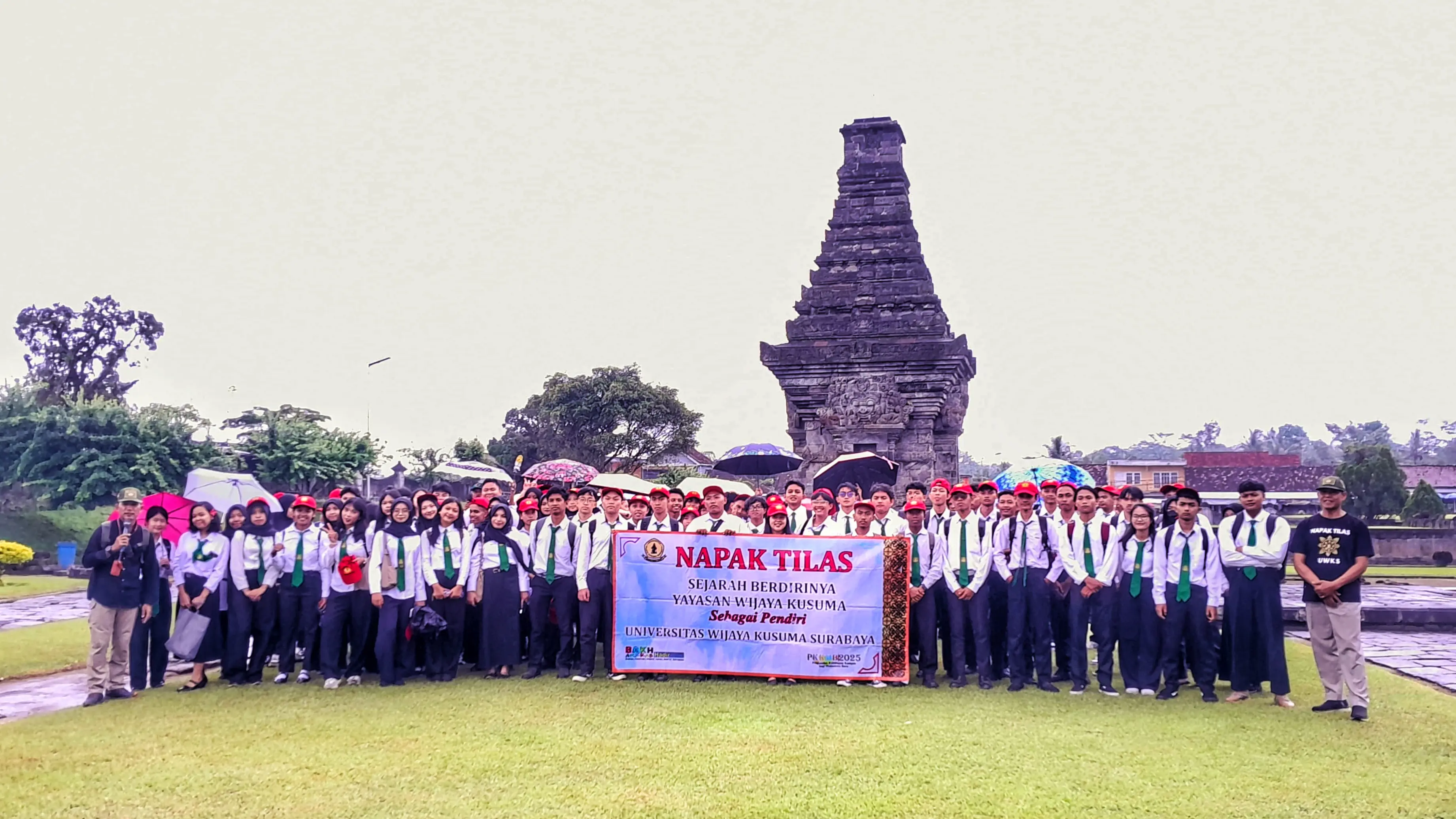 DARI MOMEN KE MOMEN: MAHASISWA BARU UWKS IKUTI KEGIATAN NAPAK TILAS