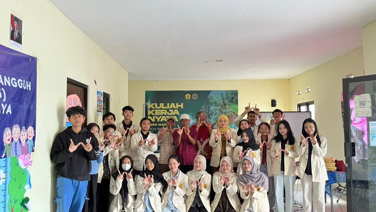 Mahasiswa UWKS Dorong Pemberdayaan Masyarakat Lewat Program KKN di RW 004 Made
