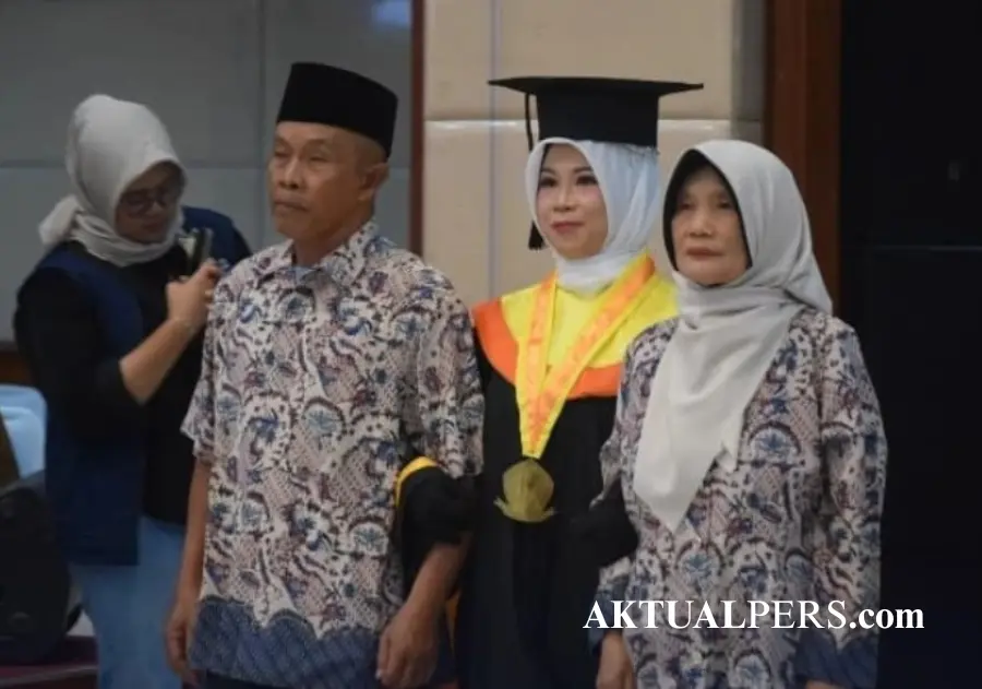 Tiga Wisudawan Terbaik UWKS Buktikan Kerja Keras dan Impian Tak Pernah Sia-sia