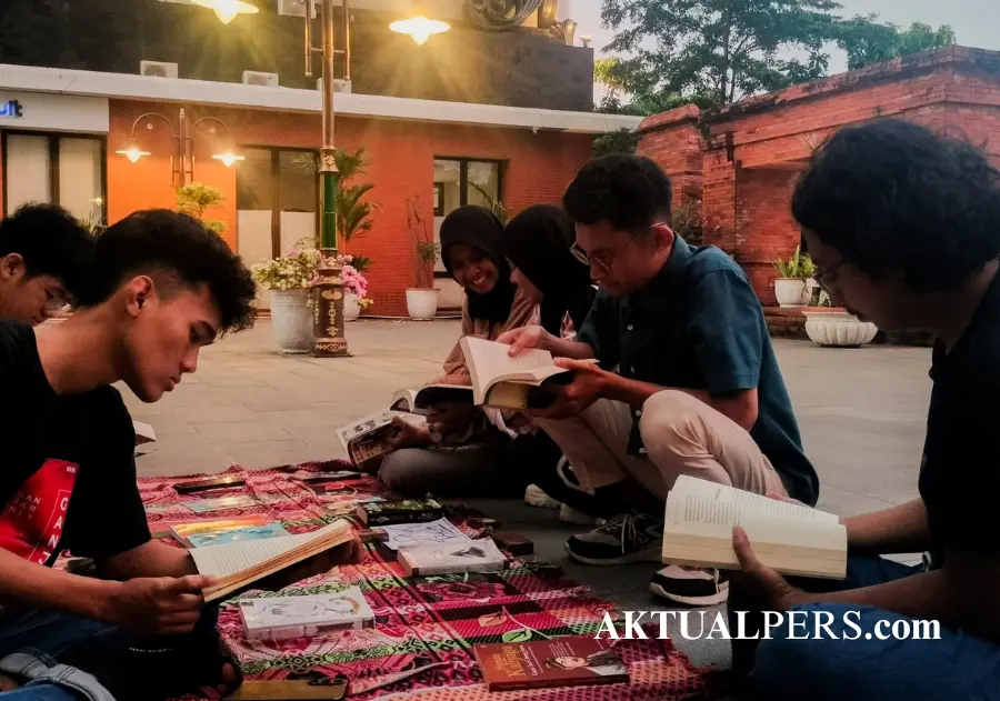 LAWAN RENDAHNYA MINAT LITERASI: MAHASISWA PERTANIAN UWKS HADIRKAN LAPAK BACA